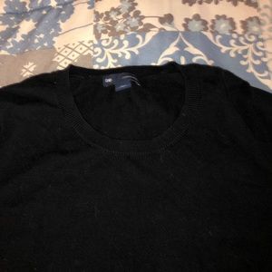 Black gap sweater with cuffed sleeves